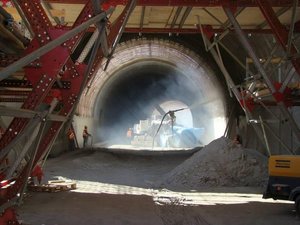 The Osek tunnel – application of shotcrete on the self-supporting reinforcement to form the false primary lining