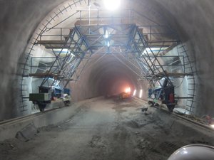  Tunnel Markovec under construction